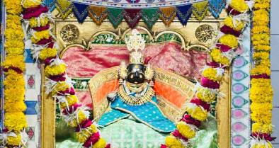 Devotees at Kadiya Thakar Gediya Hanuman Temple, Surendranagar Gujarat