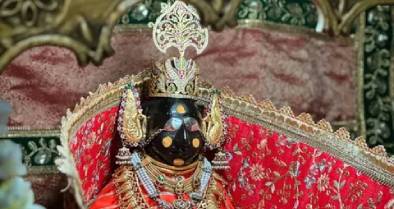 Aarti ceremony at Kadiya Thakar Gediya Hanuman Temple, Surendranagar Gujarat