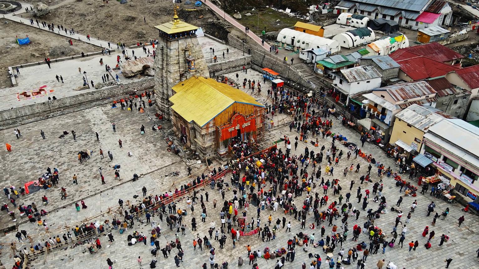 Pilgrims trekking to Kedarnath Temple, Uttarakhand