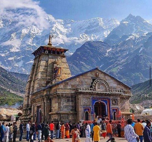 Scenic trail and surroundings of Kedarnath Temple, Uttarakhand