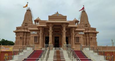 Khokhra Hanuman Mandir devotees during aarti, Morbi Gujarat